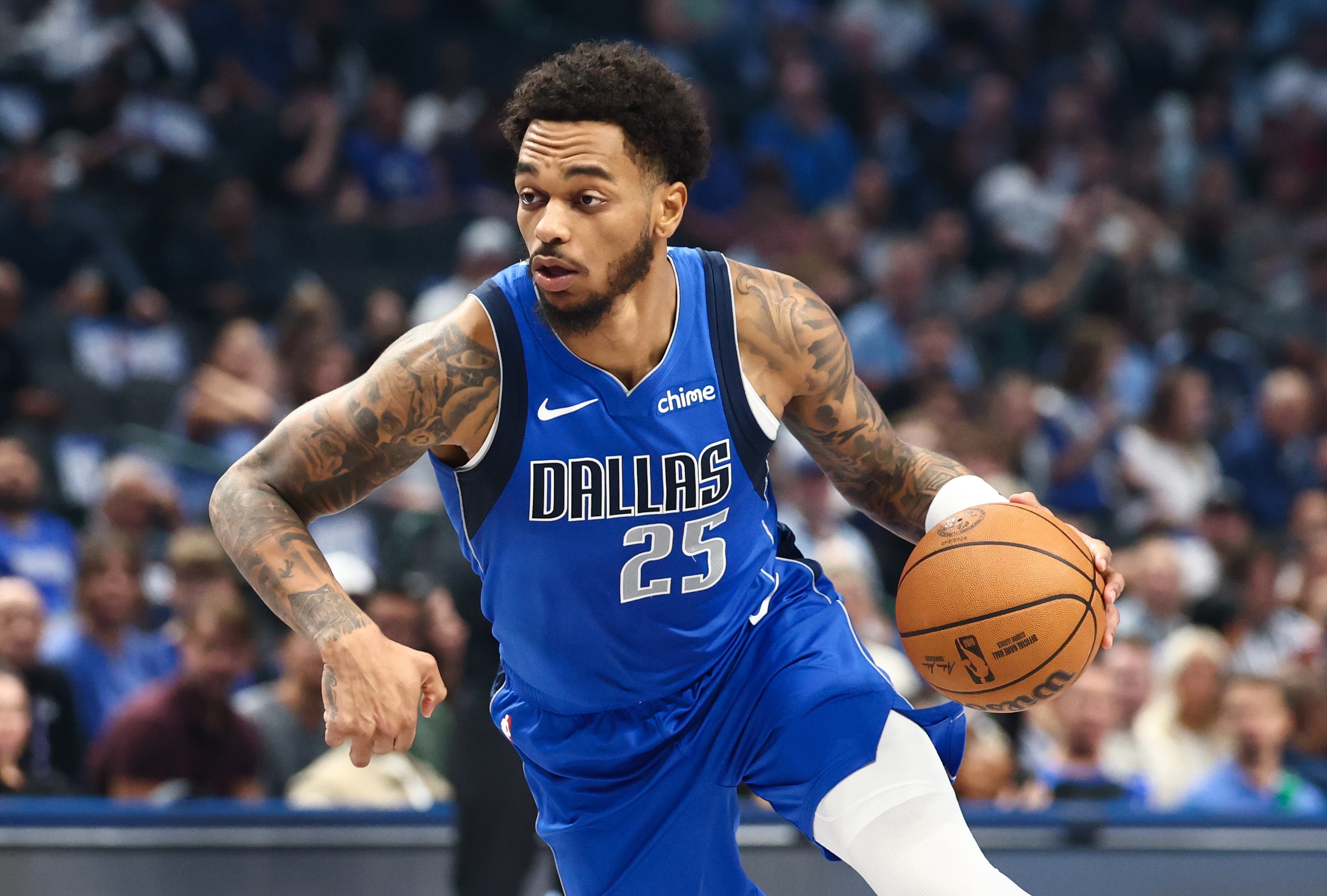 博鱼电竞-PJ·华盛顿谈打中锋得20分：队友们的传球太好了 让我能轻松出手