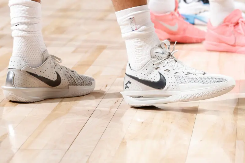 博鱼电竞-坎宁安穿着Cut3迎来复出，得到13分5篮板10助攻